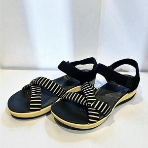 Clark’s Cloud steppers navy blue and cream sandals size 10